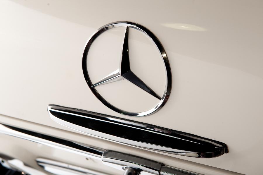  Mercedes-Benz 230 SL Roadster 1963 года  (фото 7 из 11)